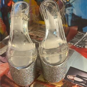 Glamorous Silver Platform Sandals with Glitter Finish